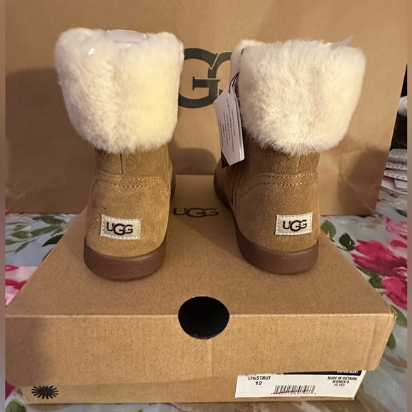 NEW UGG TODDLER JORIE II BOOTS - Picture 3 of 3